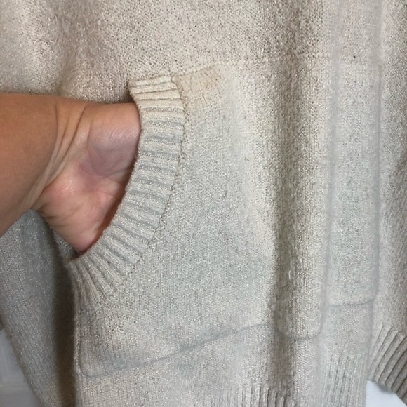 Torrid Raglan Hoodie Rainbow Lip Sweater Size Torrid 2  2X - Picture 4 of 10